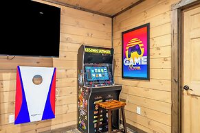 The Wacky Woodpecker by Avantstay Game Room, Private Hot Tub, & Pool A