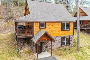 The Wacky Woodpecker by Avantstay Game Room, Private Hot Tub, & Pool A