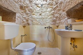 3745 Trullo Puspo by Barbarhouse