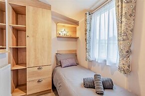2 Bed 6 Berth Lodge in Shorefield Oakdene Dorset