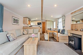 2 Bed 6 Berth Lodge in Shorefield Oakdene Dorset