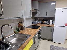 Deluxe 1-bed Apartment in Greenford