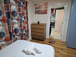 Deluxe 1-bed Apartment in Greenford