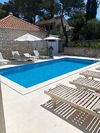 Exclusive Holiday Home Villa Marumare