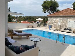 Exclusive Holiday Home Villa Marumare