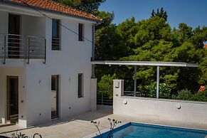 Exclusive Holiday Home Villa Marumare