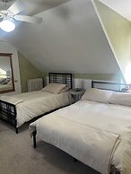 Admiral Peary Inn