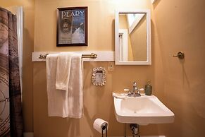 Admiral Peary Inn