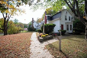 Admiral Peary Inn