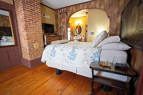 Admiral Peary Inn