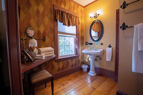 Admiral Peary Inn