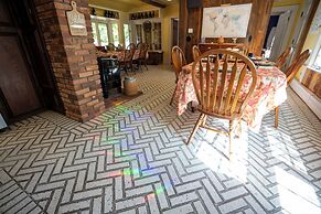 Admiral Peary Inn