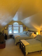 Admiral Peary Inn