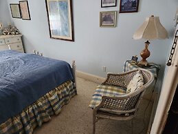 Inn of the Six-Toed Cat