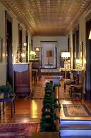 Inn of the Six-Toed Cat