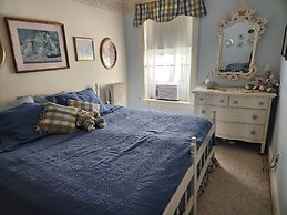 Inn of the Six-Toed Cat