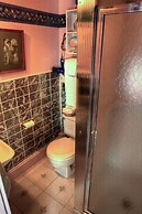 Inn of the Six-Toed Cat