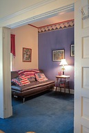 Inn of the Six-Toed Cat