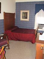 Inn of the Six-Toed Cat