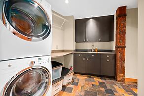 Exquisite 3BDR Penthouse in Downtown TC