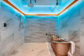Exquisite 3BDR Penthouse in Downtown TC