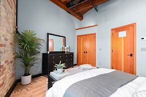 Exquisite 3BDR Penthouse in Downtown TC