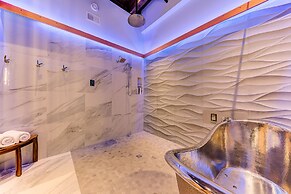 Exquisite 3BDR Penthouse in Downtown TC