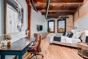 Exquisite 3BDR Penthouse in Downtown TC
