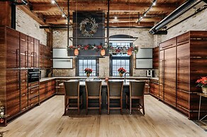 Exquisite 3BDR Penthouse in Downtown TC