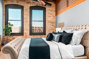 Exquisite 3BDR Penthouse in Downtown TC