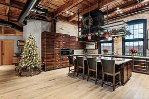Exquisite 3BDR Penthouse in Downtown TC
