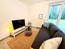 New 1 Bedroom Flat with Balcony & Garden