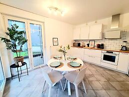 New 1 Bedroom Flat with Balcony & Garden