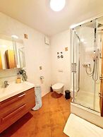 New 1 Bedroom Flat with Balcony & Garden