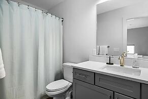 4BDR Retreat Downtown & East Bay 3191