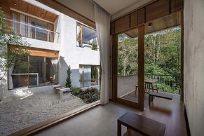 Taryn Tara Cafe And Stay