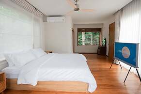 Taryn Tara Cafe And Stay