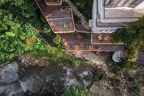 Taryn Tara Cafe And Stay