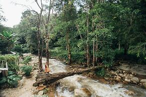 Taryn Tara Cafe And Stay