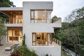 Taryn Tara Cafe And Stay