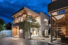 Taryn Tara Cafe And Stay