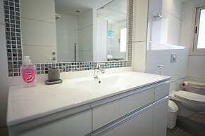 Red Sea View Apartment by Sea N' Rent