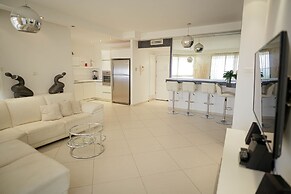 Red Sea View Apartment by Sea N' Rent