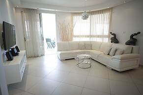 Red Sea View Apartment by Sea N' Rent