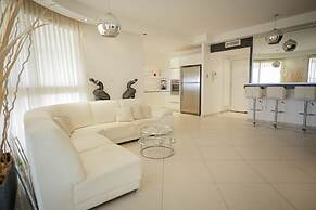 Red Sea View Apartment by Sea N' Rent