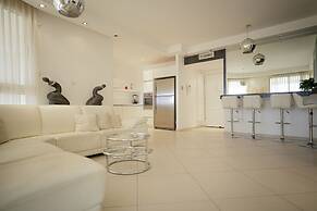 Red Sea View Apartment by Sea N' Rent