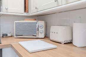 Central & Charmingly Curated 1BD Wifi Fulham