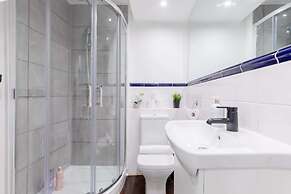 Central & Charmingly Curated 1BD Wifi Fulham