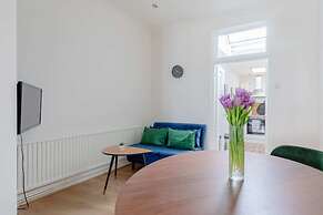 Central & Charmingly Curated 1BD Wifi Fulham