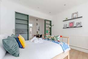 Central & Charmingly Curated 1BD Wifi Fulham